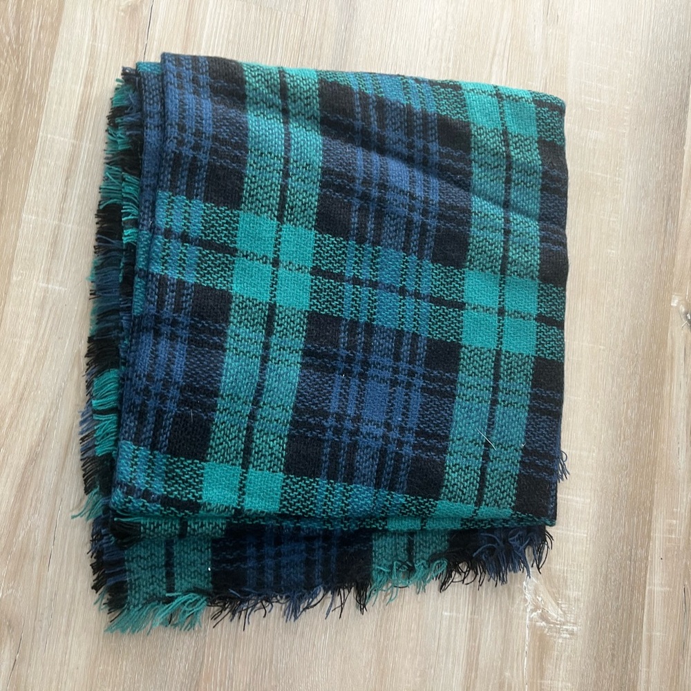 Plaid Patterned Scarves Set - Picture 5 of 6